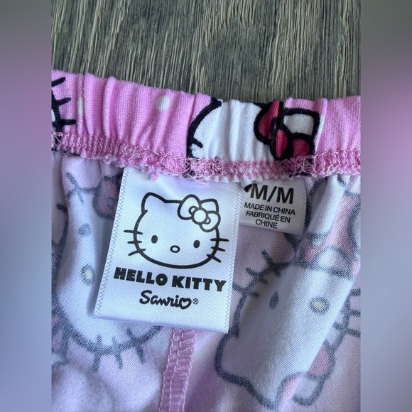 Hello Kitty Sanrio Shorts & Short Sleeve Pajama Set in Pink Size Medium - Picture 3 of 9